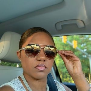 Meet your Posher, Bobbi